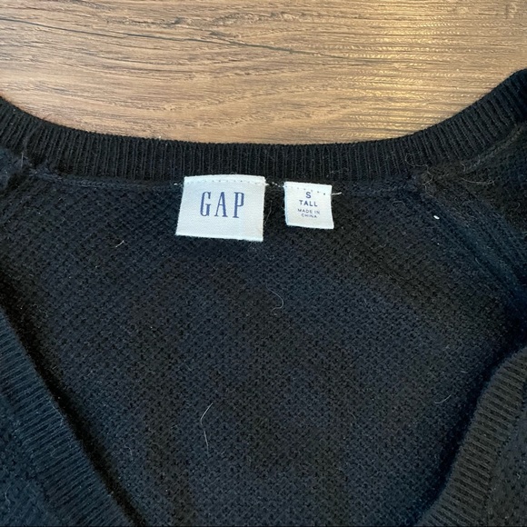 GAP Black V neck sweater - Picture 3 of 3